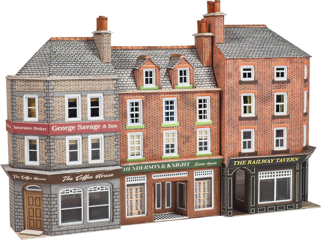 PN972 N Scale Low Relief Pub &amp; Shops