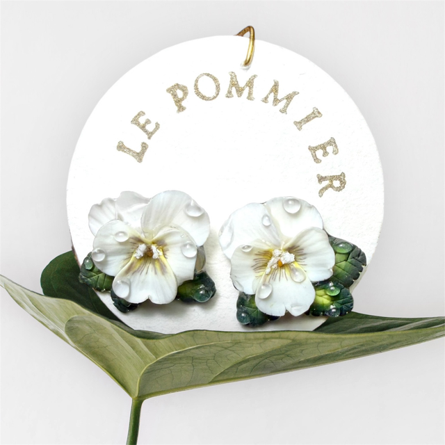 Boucles d’oreilles : Pensées blanches