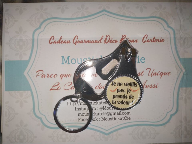 PORTE CLÉ COUPE-ONGLE  &quot; je ne veillas pas , je prends de la valeur &quot; 