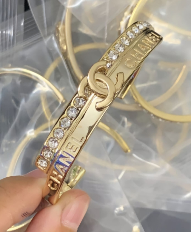 Bracelets CH  doré avec strass
