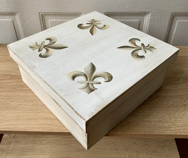 Boite de rangement en bois "Fleurs de Lys"n°2
