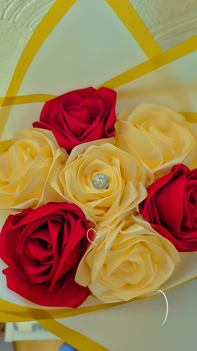 Burgandy and Beige Roses (7Roses) 