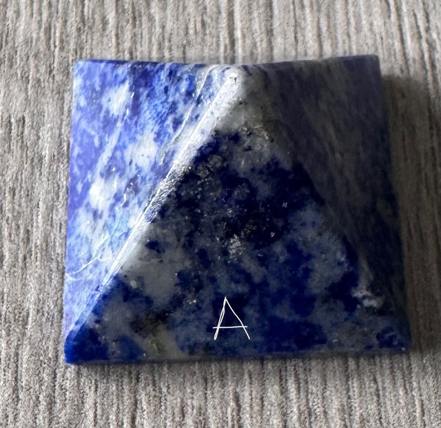 Pyramide en Lapiz-lazuli a