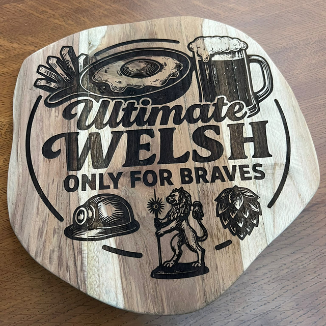 Sous-plat en bois pour poêlon de Welsh – Personnalisable