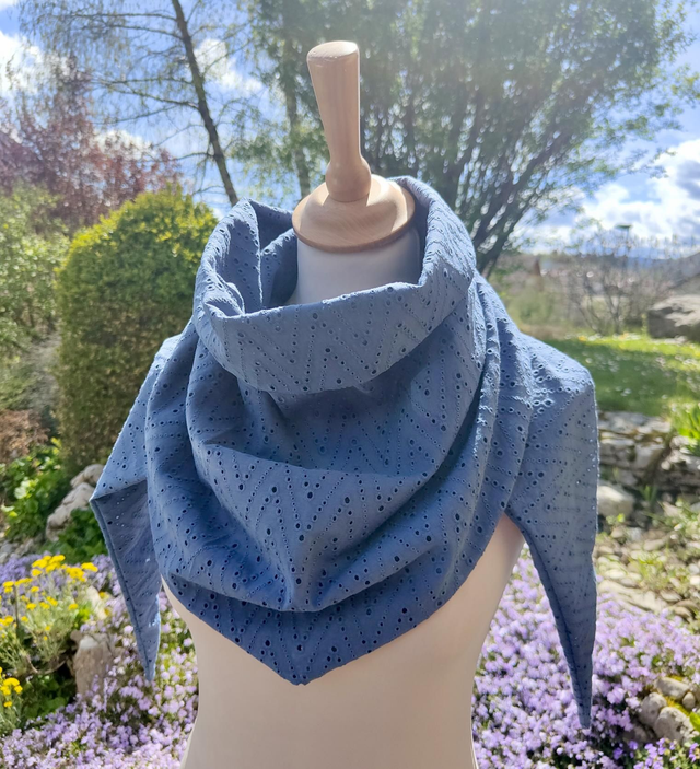 Chèche broderie bleu denim 