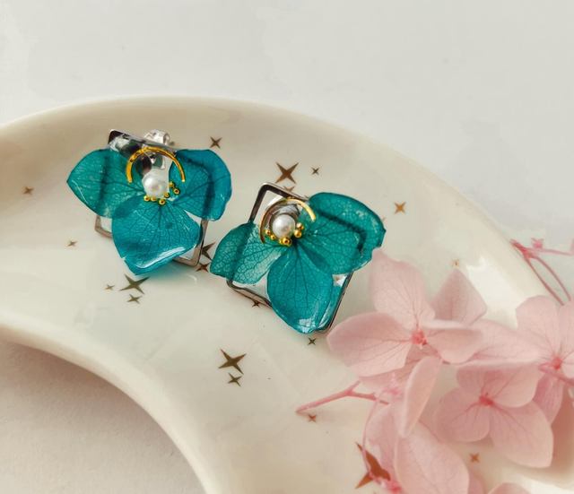 Pendientes de hortensias verdes azuladas