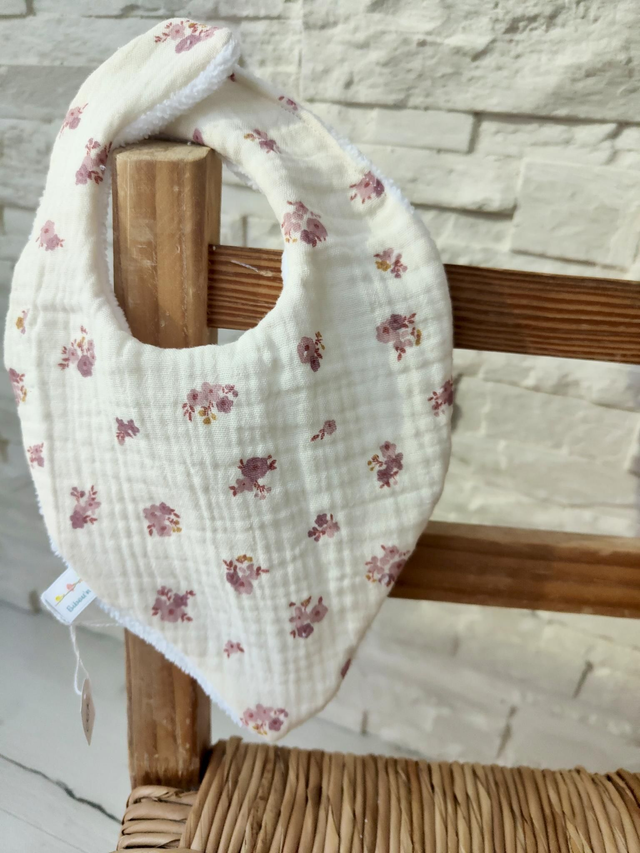 Bavoir bandana fleurs 