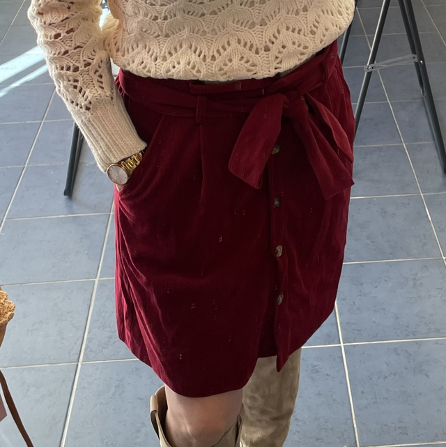Jupe bordeaux avec ceinture
