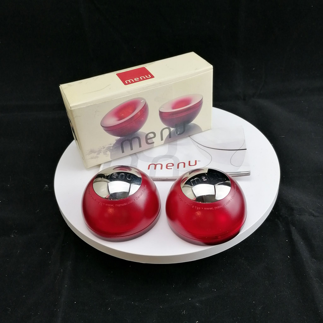 Menu | Peper- en zoutstelletje Deens design van Pernille Vea (afmetingen 14 x 7 x 4,5 cm) Minimalistisch ontwerp Rood transparant | Vintage