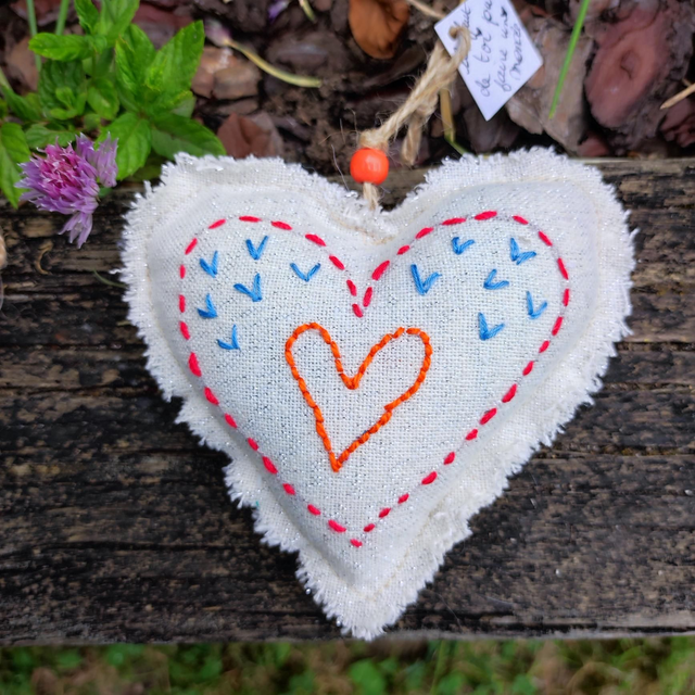 Coeur lavande brodé 
