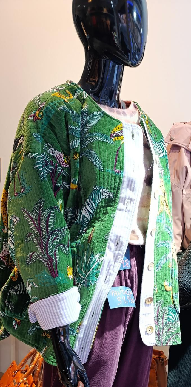 Chaqueta guateada estampada talla única 