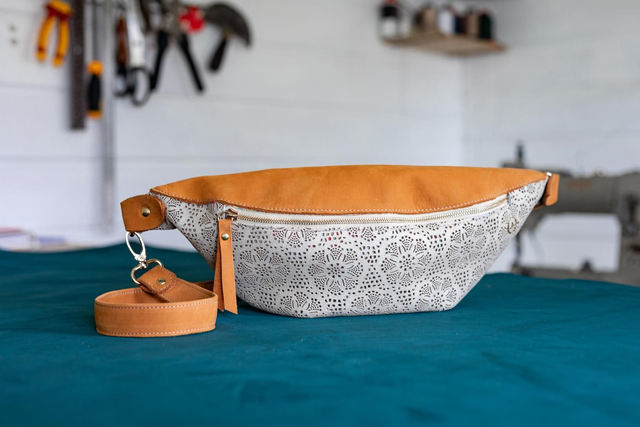 Atelier fabrication banane en cuir 