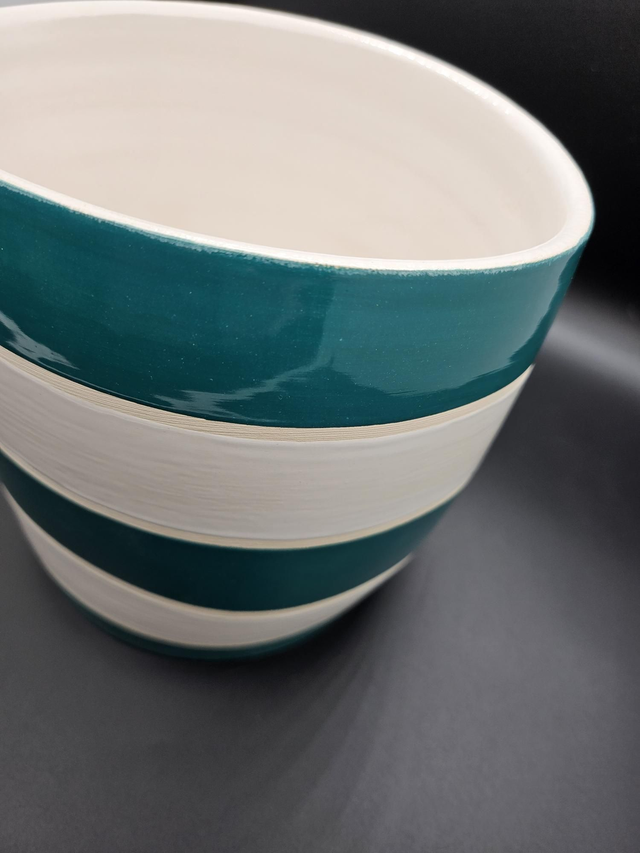 Vase blanc bleu canard en faïence 