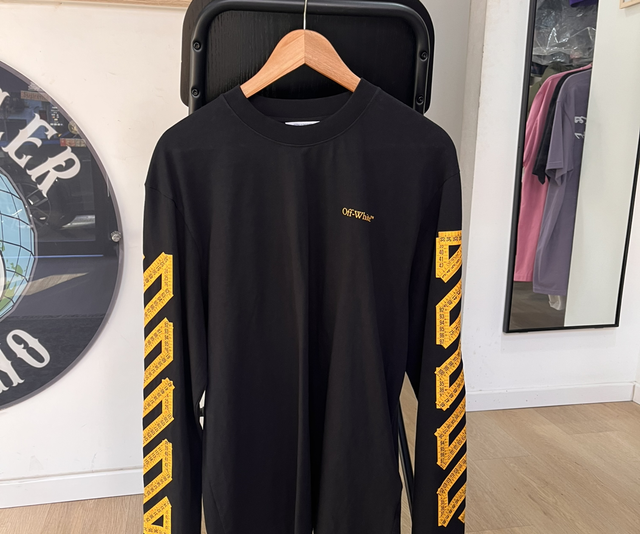 Off White longsleeve size L NEW