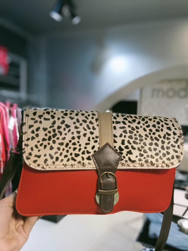 Mala em pele colorida 