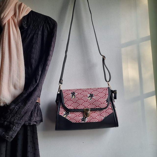 Sac cartable fermeture zippée &quot;Maneki&quot; rouge blanc simili cuir noir