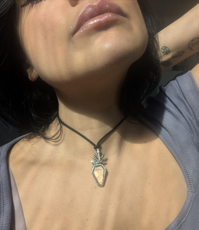 Coffin and leaves labradorite 