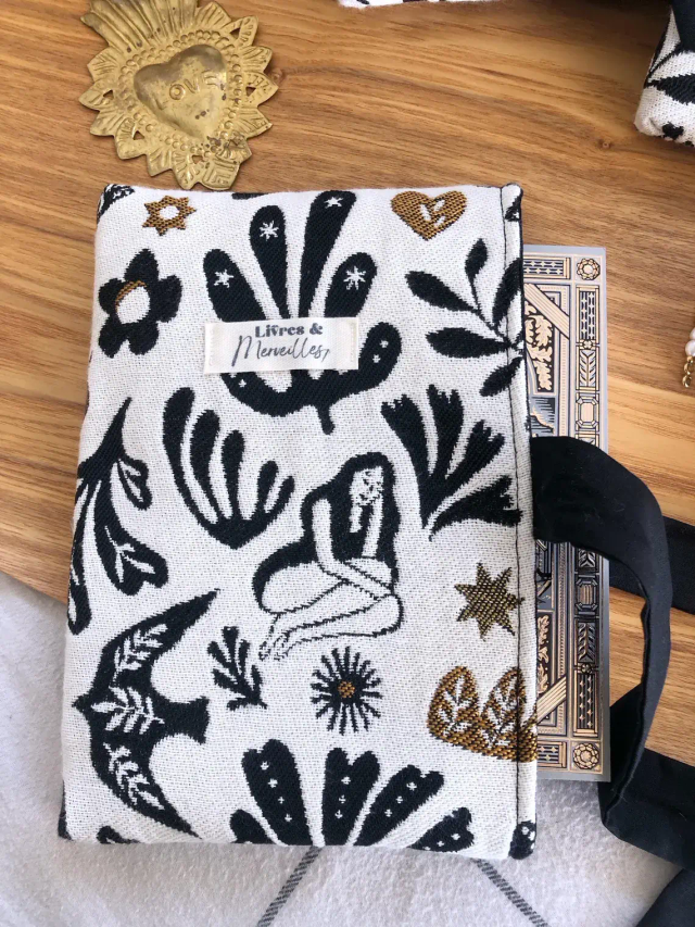 Pochette à livres en tissu jacquard Gaïa, fermeture latérale avec un nœud - noire