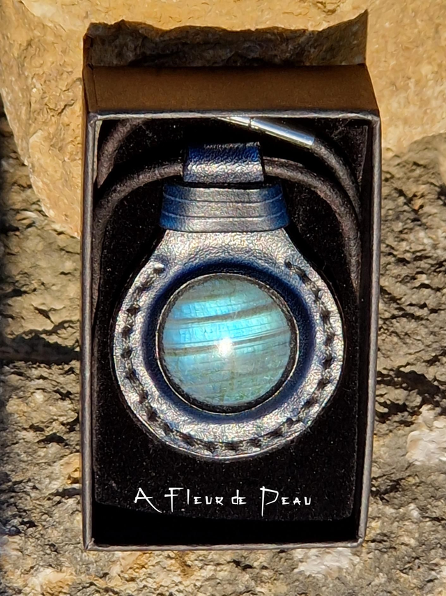 Collier cuir et Labradorite