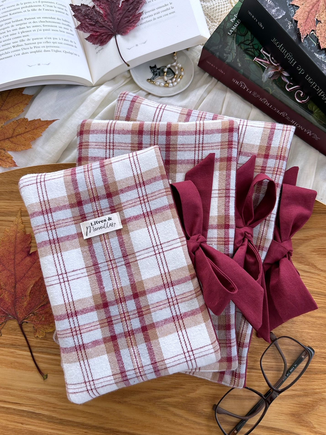 Pochette à livres molletonnée Marsali en flanelle bordeaux – ouverture latérale