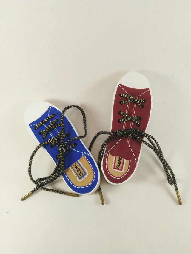 Chaussure à lacer en bois - jouet pour enfant