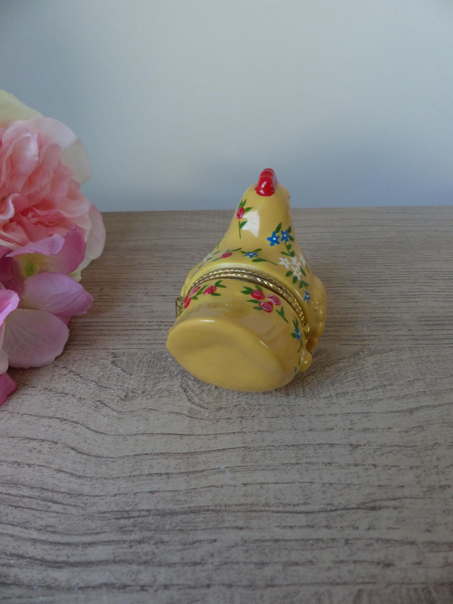 Boite poule en céramique et métal, figurine maman poule avec ses oeufs, cadeau décoration anniversaire, fête, collection boites poulette