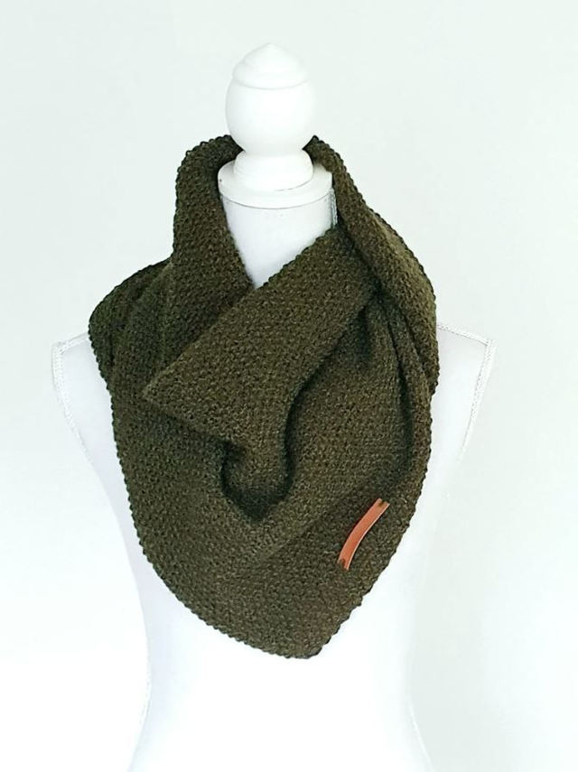 Handgebreide sjaal/omslagdoek mosgroen