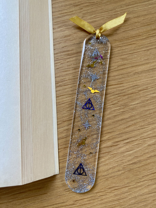 Marque page arrondi - monde magique paillettes fines argentées