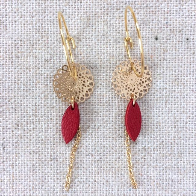 Boucles d’oreilles « Cantino » dorées, cuir rouge foncé
