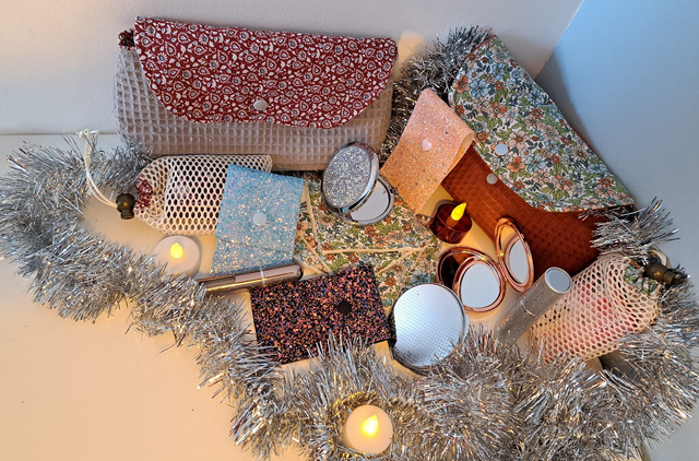 Trousse de toilette / miroir / Savonsec