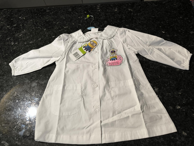 BLOUSE D'ACTIVITÉES MINIONS COURONNE 