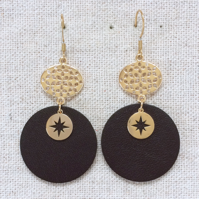 Boucles d’oreilles « Contrebasse » dorées, cuir brun