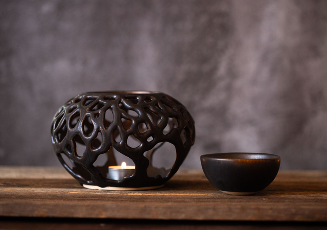 Essential oil burner for aromatherapy