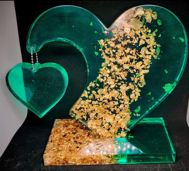 Double coeur sur socle emerald gold
