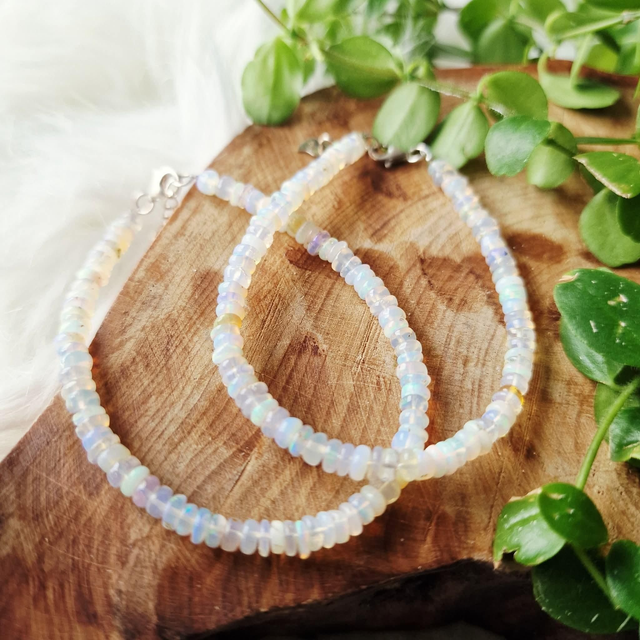 Opal disc bracelet with adjustable chain 