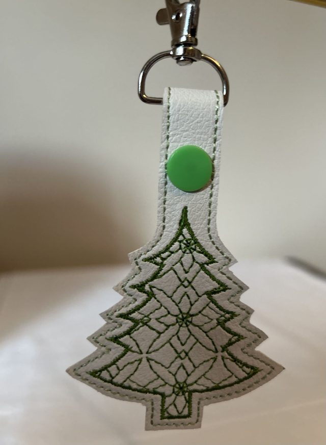 5033  Christmas tree keyring