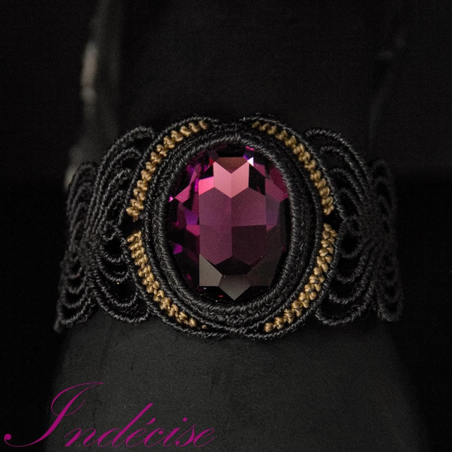 Bracelet ajustable, cristal serti macramé marron et or