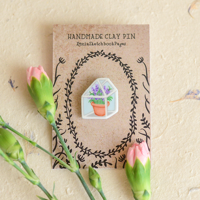 Spring Collection &quot;Mini Greenhouse&quot; clay pin