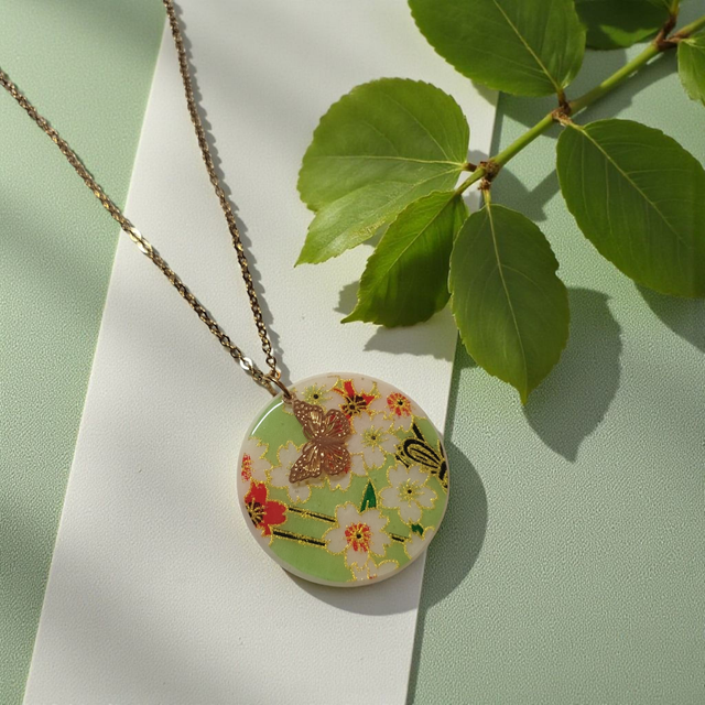 Collier acier inoxydable motifs japonais vert clair