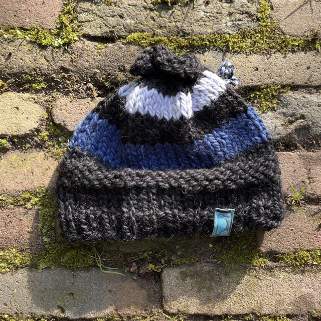 Zwart-blauwe muts