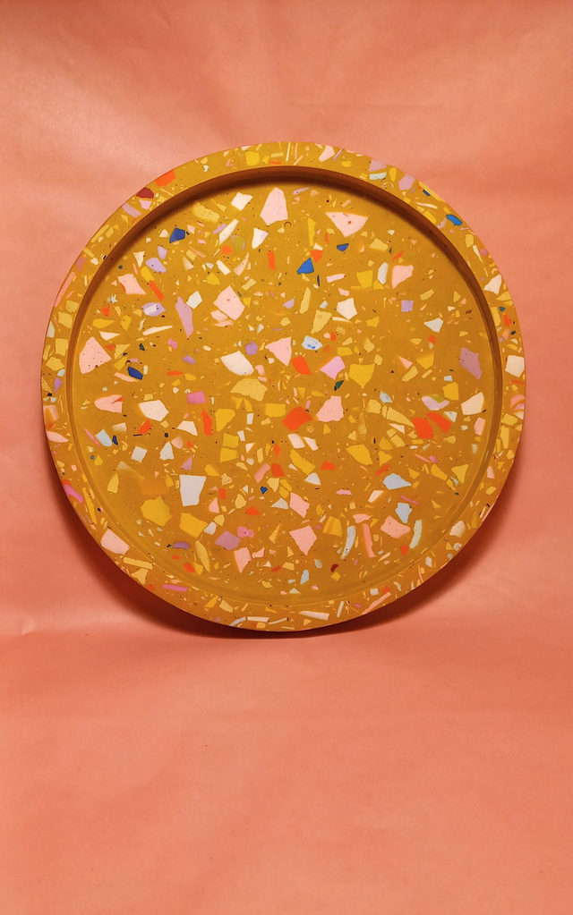 Musztardowa taca dekoracyjna, lastryko, okrągła taca kawowa, 26 cm