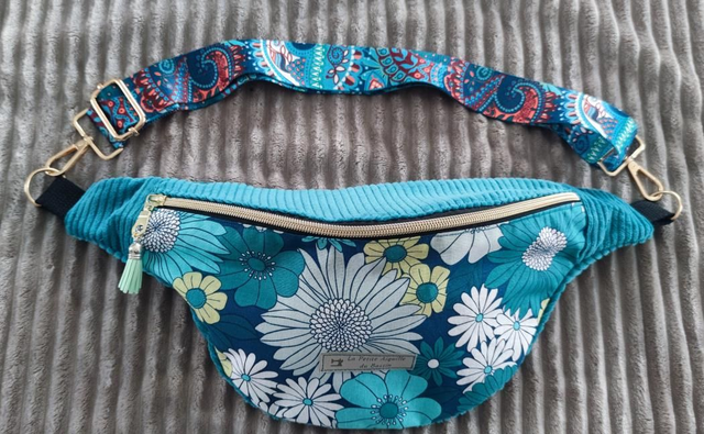 Sac banane fleurs bleues