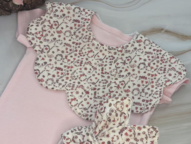 Scalloped-edge Bib & Rattle Ring Gift Box Duo