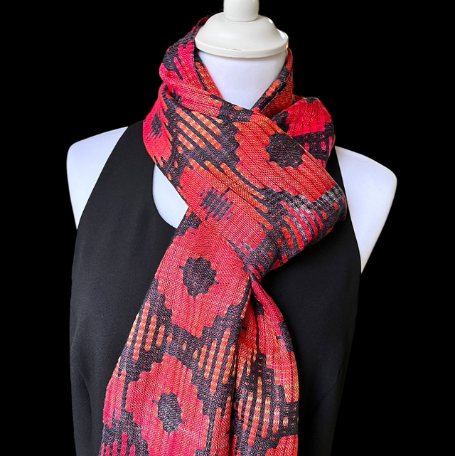 Echarpe en soie avec coquelicots