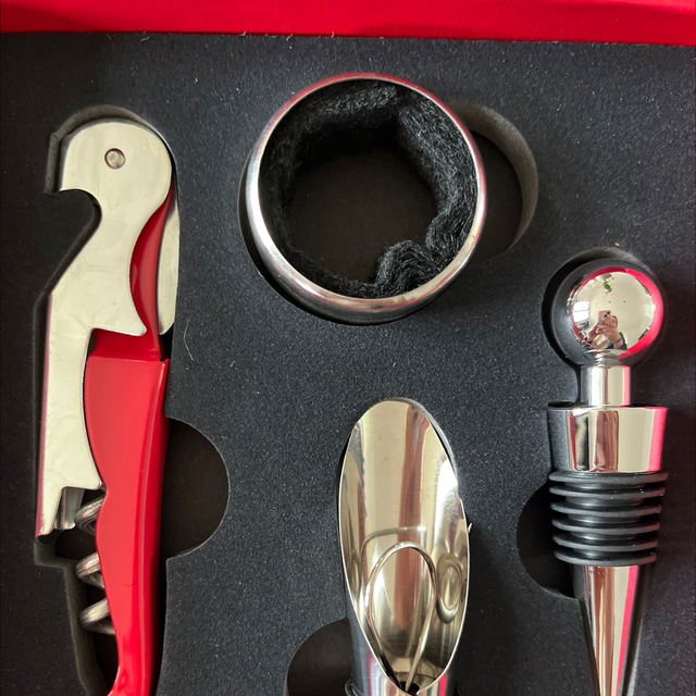Coffret 4 accessoires de vin Rouge 