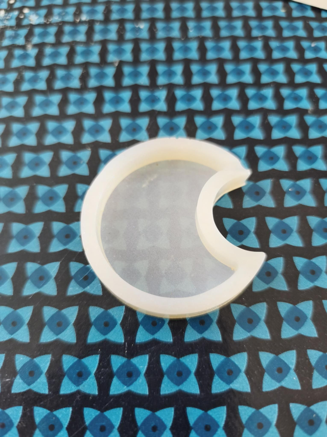 Pose boucle d'oreilles