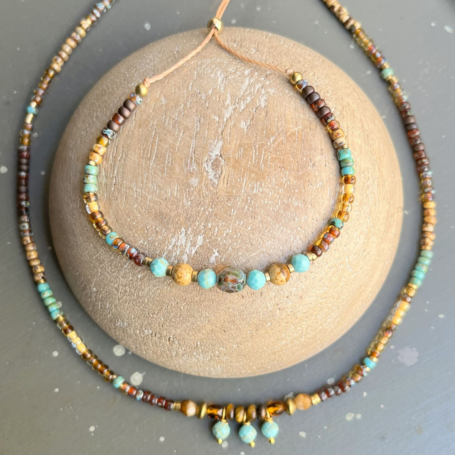 Bracelet de perles de rocailles marron et turquoise