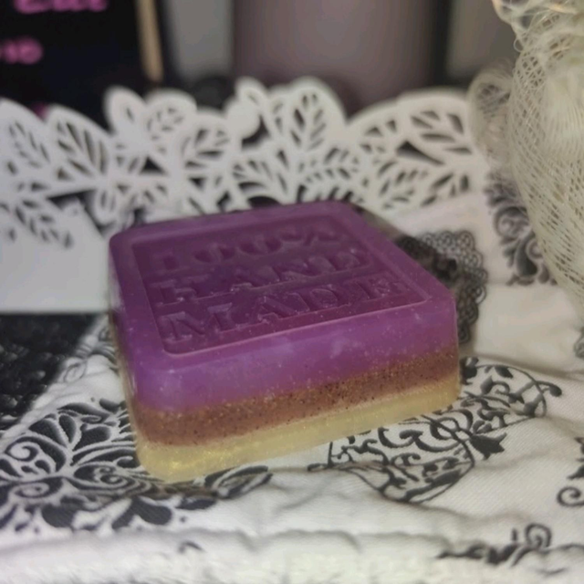 Savon solide exfoliant visage 