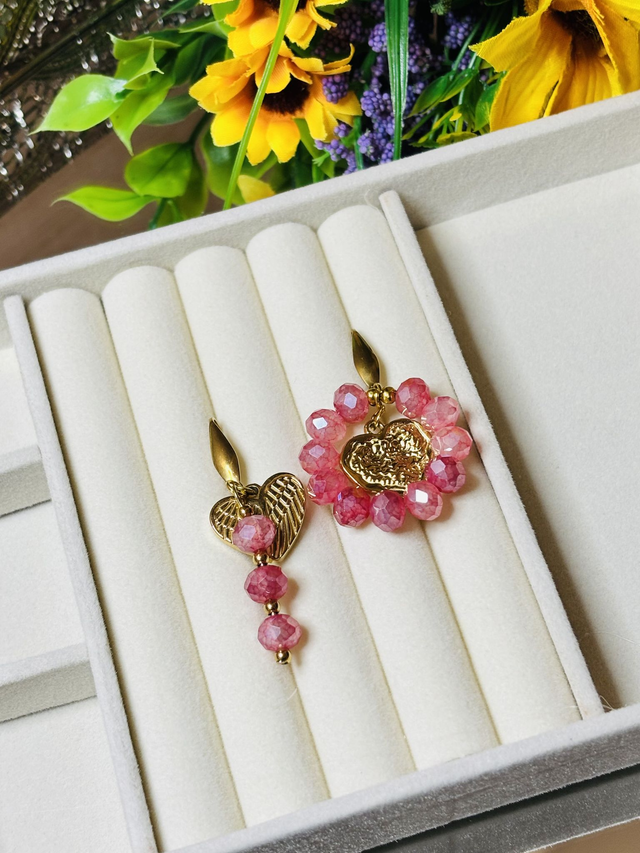 Handgemaakte Roze Kralen Oorbellen met Goudkleurig Hart | MJ Creations