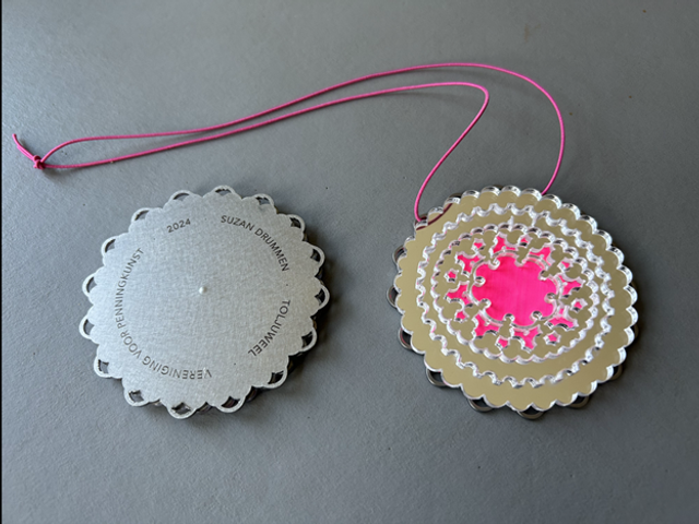 2024 Medal Spinning Juwel (Toljuweel) by Suzan Drummen